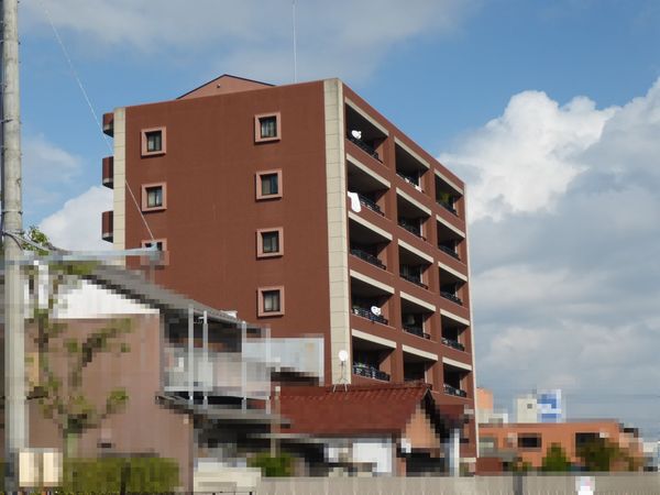 【シャトレ愛松稲沢Ⅵ】外観　(南西)