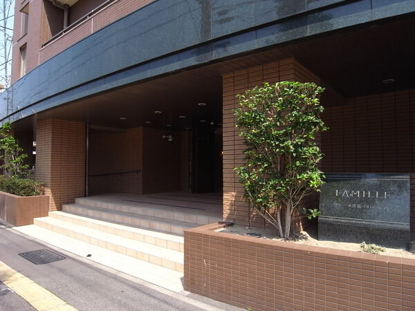 【ファミール港陽ベイレジデンス】マンション入口
