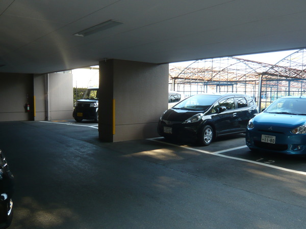 【ラビデンス春田野】駐車スペース 【ラビデンス春田野】駐車スペース
