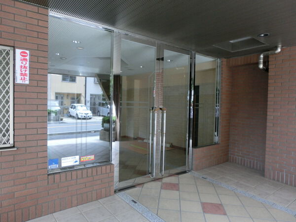 【ローレルコート大曽根】エントランス