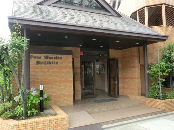 【ライオンズマンション名城公園】エントランス周辺 【ライオンズマンション名城公園】エントランス周辺