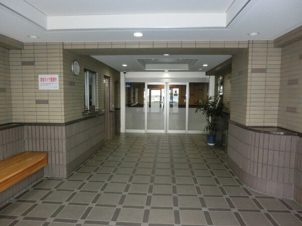 【ライオンズマンション黒川第5】エントランスホール