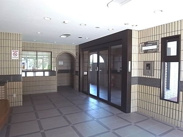 【ライオンズマンション岡崎戸崎町】エントランス