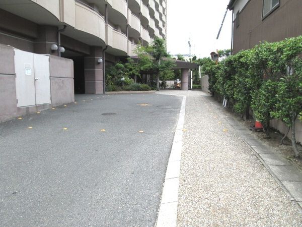 【朝日プラザ岡崎光ヶ丘】アプローチ