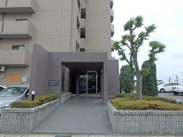 ファミール日進参番館 2枚目 ファミール日進参番館