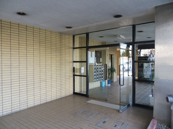 【グリーンパーク前田】エントランス