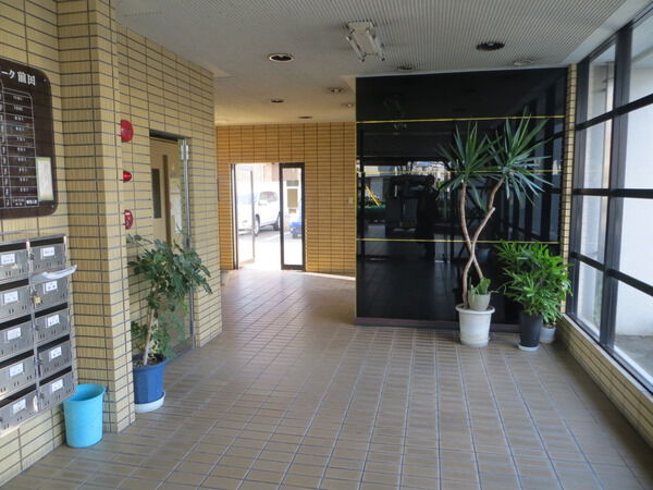 【グリーンパーク前田】エントランス