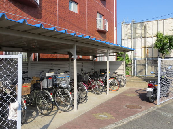 【エメラルドマンション大池公園】自転車置場