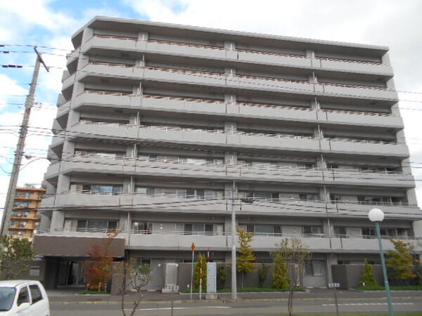 セントレイジ中央図書館前