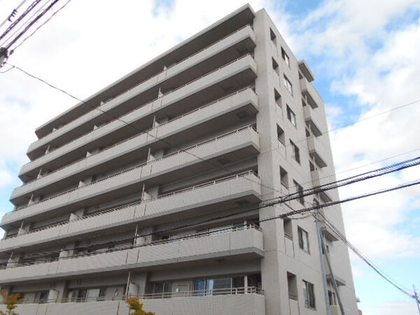 セントレイジ中央図書館前