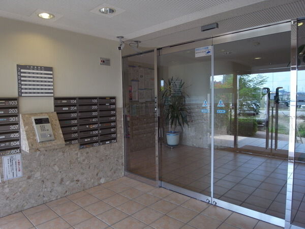 【アーバンパレス八乙女】エントランス