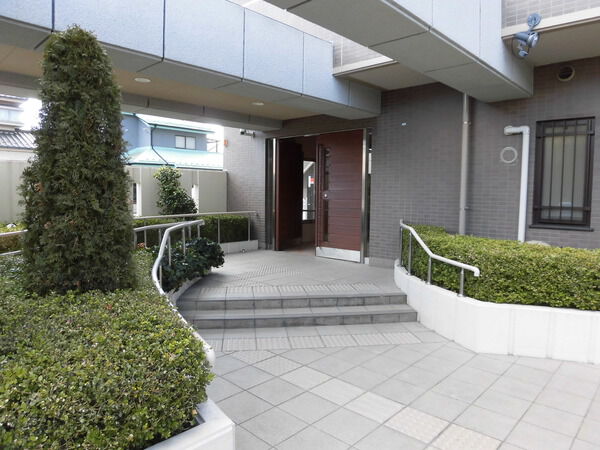 【野村ステイツ長町ガーデンスクエア】エントランスアプローチ