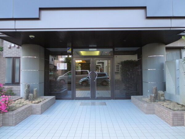 【ナイスアーバン南仙台Ⅰ】エントランスアプローチ 【ナイスアーバン南仙台Ⅰ】エントランスアプローチ