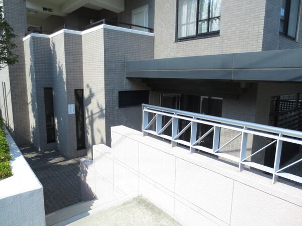 【東急ドエルアルス子平町南】エントランス
