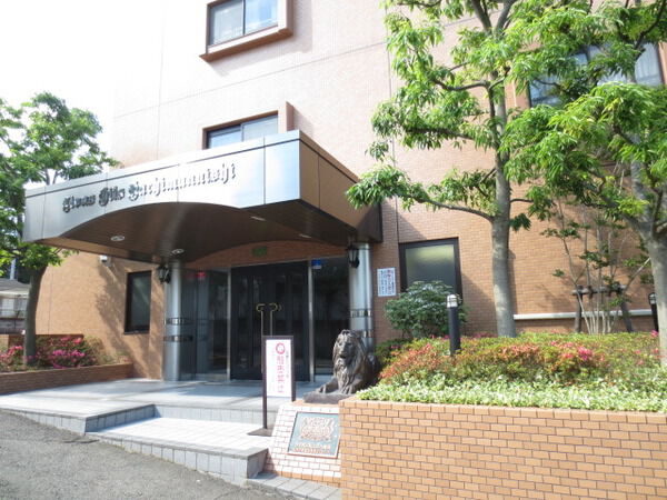 【ライオンズヒルズ八幡西】エントランス