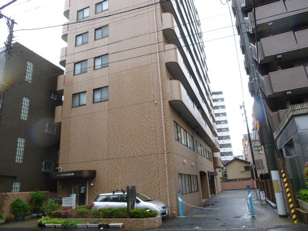 【ライオンズマンション立町】駐車場付近