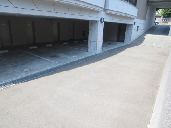 【パークハイム広瀬川】駐車場