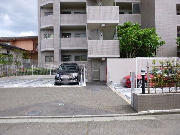 【錦町パークホームズ】駐車場付近 【錦町パークホームズ】駐車場付近