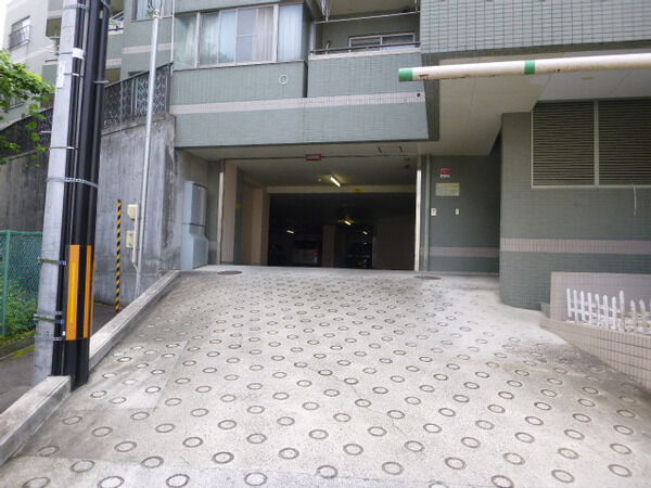 【エクレール広瀬】駐車場付近 【エクレール広瀬】駐車場付近
