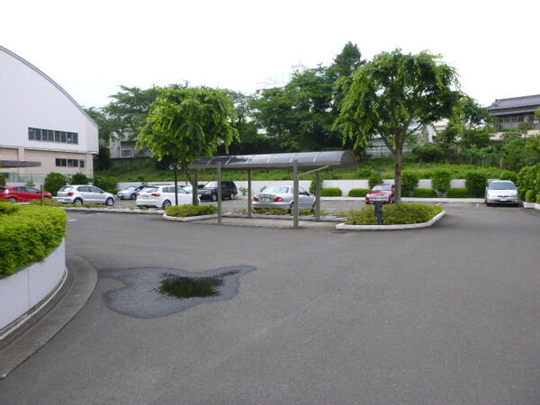 【中島丁グランドヒルズ】駐車場付近