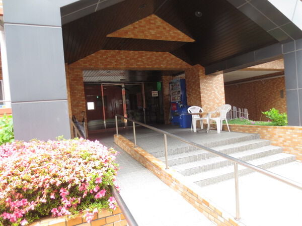 【ネオハイツ高砂駅東】エントランス 【ネオハイツ高砂駅東】エントランス