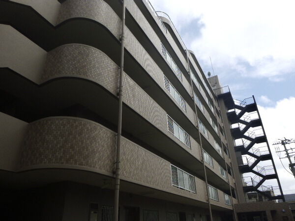 【ペルル東仙台】外観