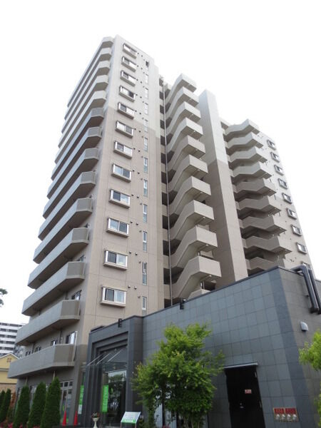 【グランジュールマンション小鶴新田】外観