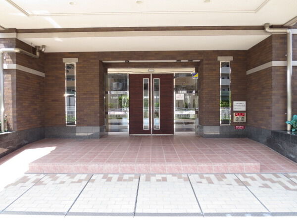 【ナイスグランソレイユ小鶴新田】エントランス