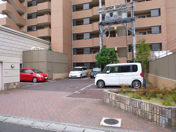 【ナイスアーバン大和町サニーコート】駐車場付近 【ナイスアーバン大和町サニーコート】駐車場付近