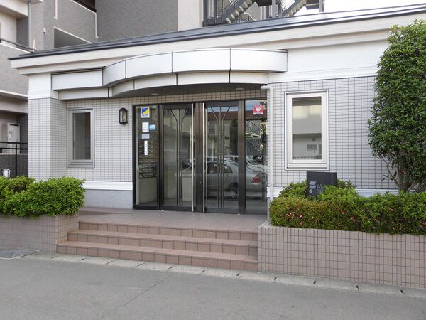 【ファミール広瀬川公園】エントランス