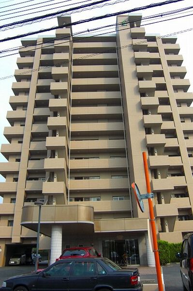 ルミナス地御前駅前望海楼