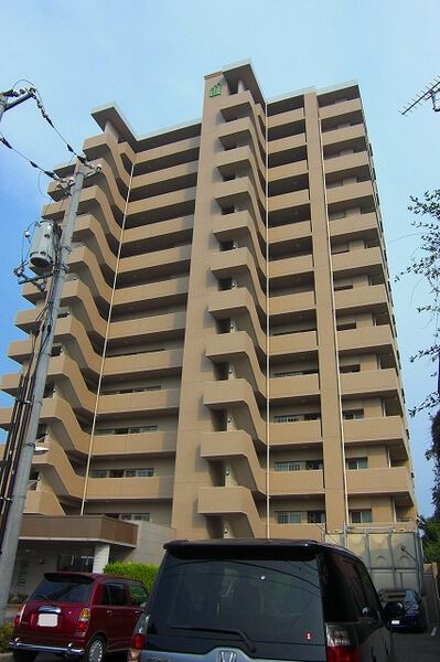 ルミナス地御前駅前望海楼