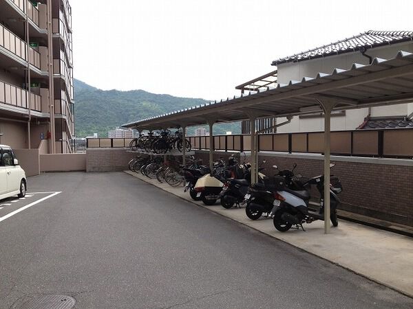 【ウィングヒル神宮山】駐輪場