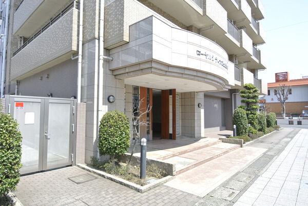 【ローヤルシティ大宮土呂第3】エントランス