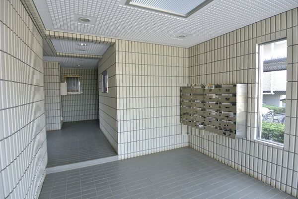 【大宮土呂ローヤルコーポ】エントランスホール