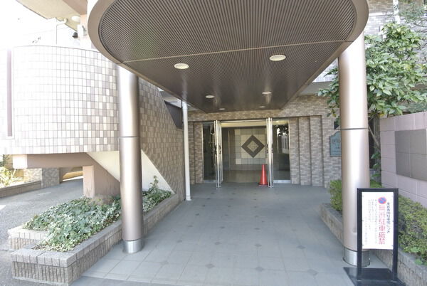 【レクセル大宮日進】エントランス