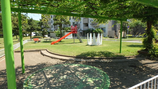 【稲毛海岸3丁目団地】敷地内の公園