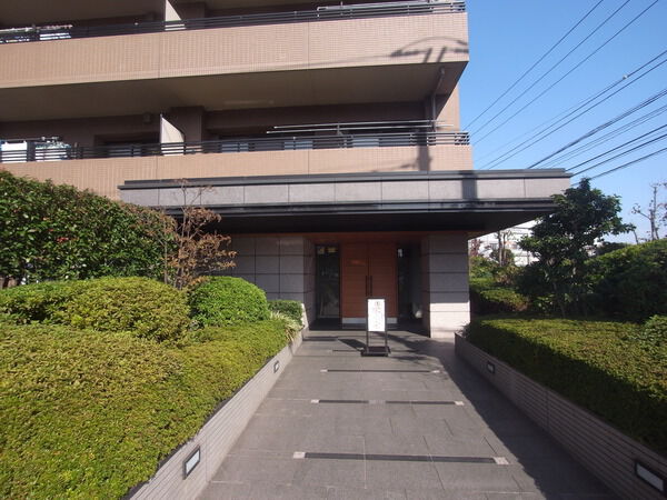 【コスモ川崎宮前町】エントランス前