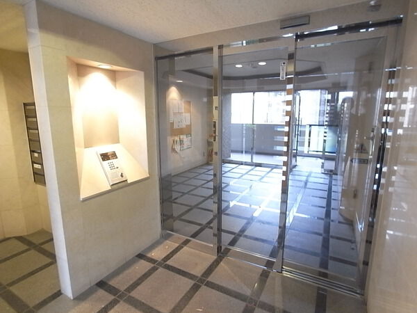 【シャロール川崎】エントランス内