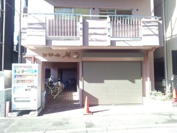 【セザール川崎】エントランス前 【セザール川崎】エントランス前