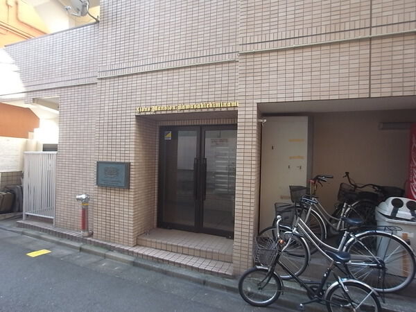 【ライオンズマンション川崎駅南】エントランス前