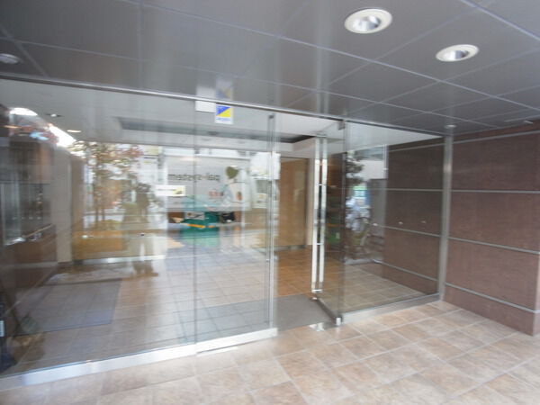 【レヴィール川崎】エントランス