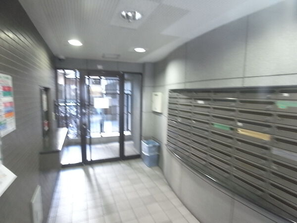 【ロイヤルパレス川崎本町】エントランス内 【ロイヤルパレス川崎本町】エントランス内