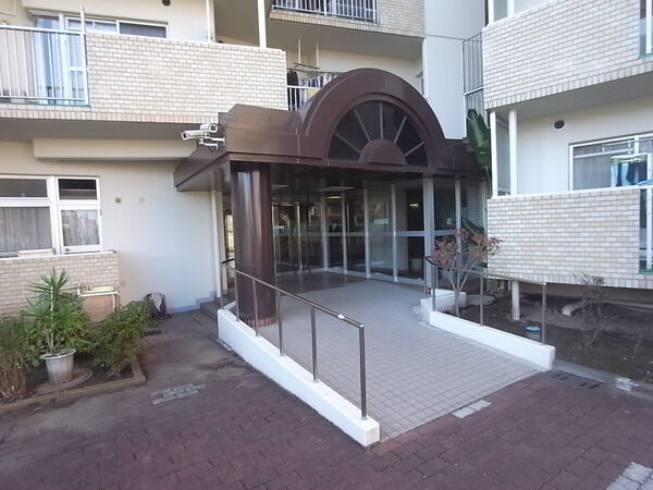 【小田公園エルハイツ】エントランス