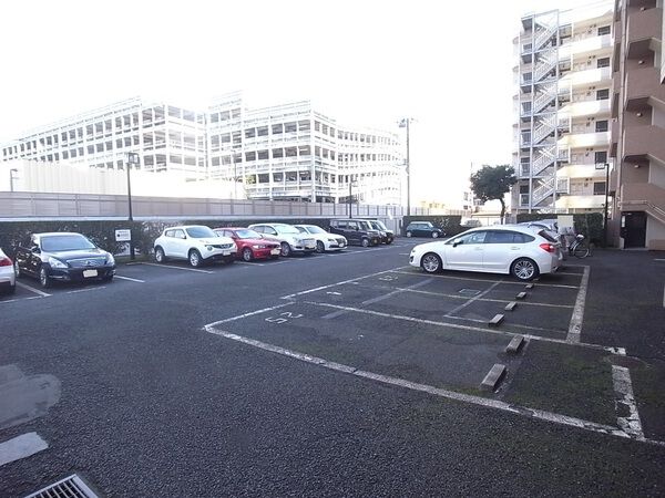 【コスモ平塚】駐車場