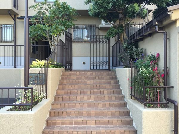 【メゾン千里丘新芦屋2番館】エントランス 【メゾン千里丘新芦屋2番館】エントランス