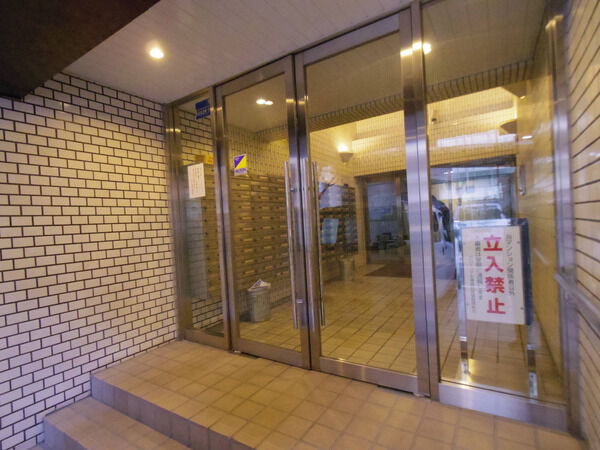 【グローリア初穂高田馬場】エントランス