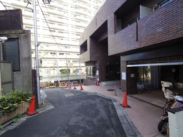 【サンパティオ高田馬場】前面道路部分