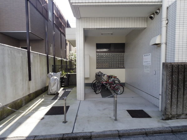 【ストークプラザ諏訪台】駐輪場 【ストークプラザ諏訪台】駐輪場