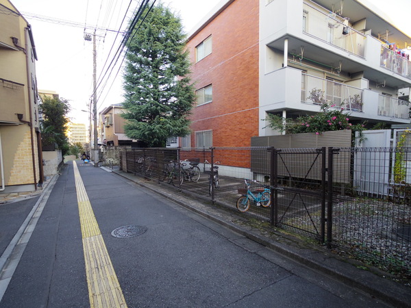 【ハイツ高田馬場】前面道路 【ハイツ高田馬場】前面道路